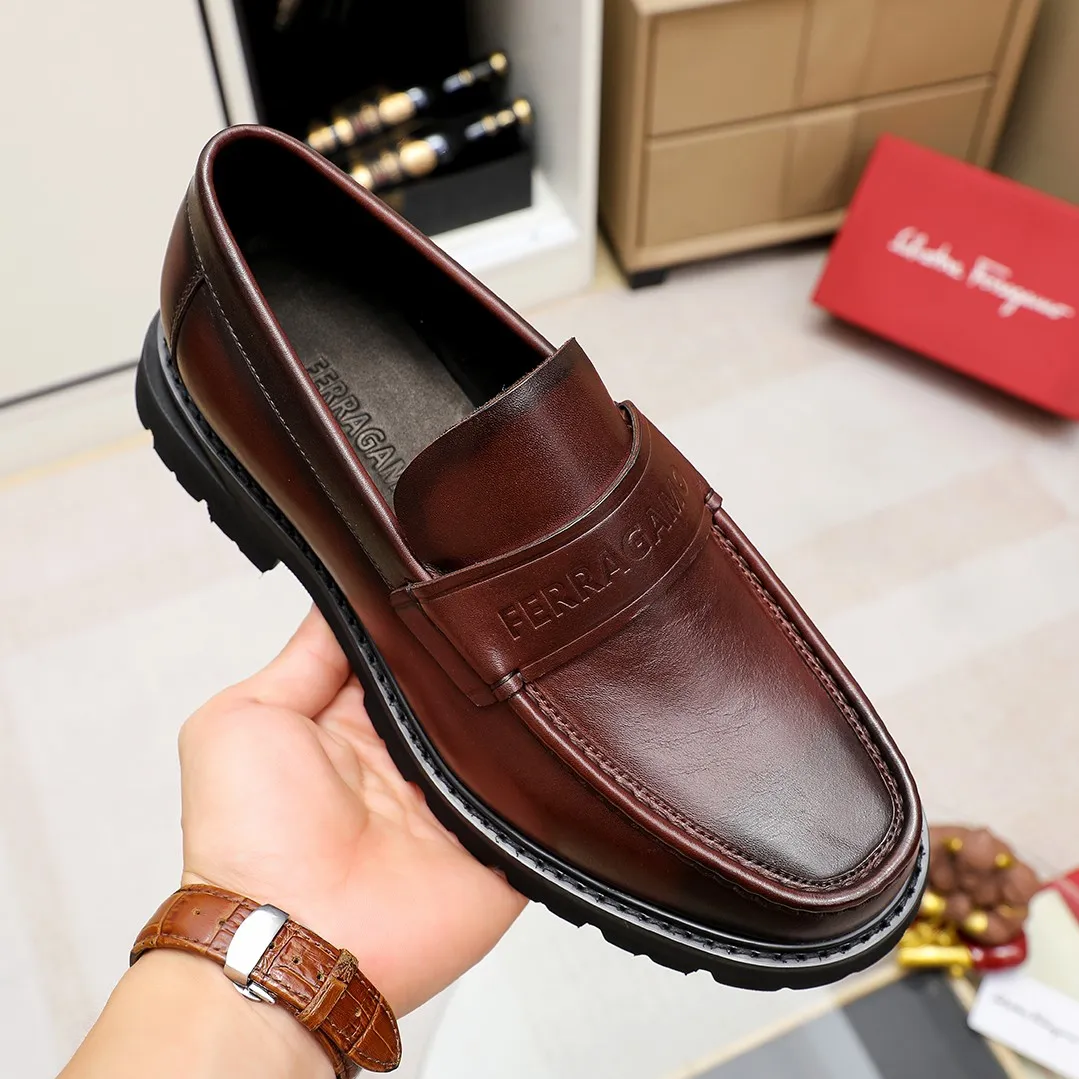 Men's shoes 💰460 🔥Ferragamo's new men's casual slip-on shoes🇨🇳Official website original 1:1 mold, original quality💯Fine workmanship, high-end luxury☘The upper is made of imported Italian first-layer cowhide🌴🐂Leather lining🍓Rubber wear-resistant and non-slip outsole, breathable and comfortable to wear🍍The first choice for high-grade men🍉3 colors available! Code number 38-45……